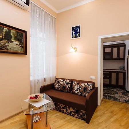 Apartments On Teatralna 26 Lviv Eksteriør bilde